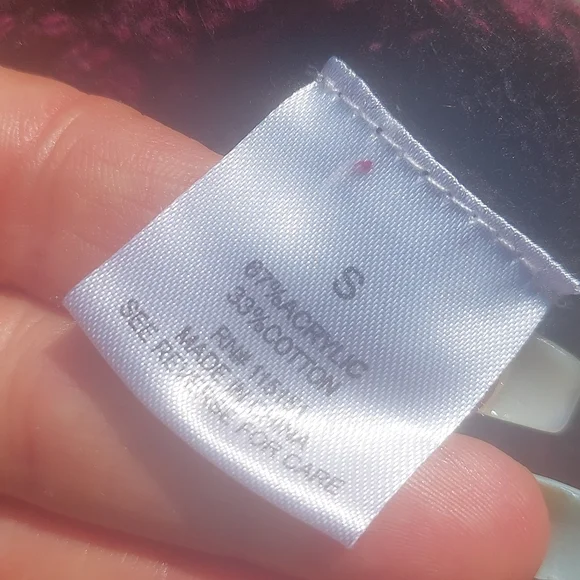 Sweater - Picture 5 of 9